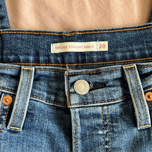 Levi’s Ribcage Straight Jeans - Picture 4 of 4